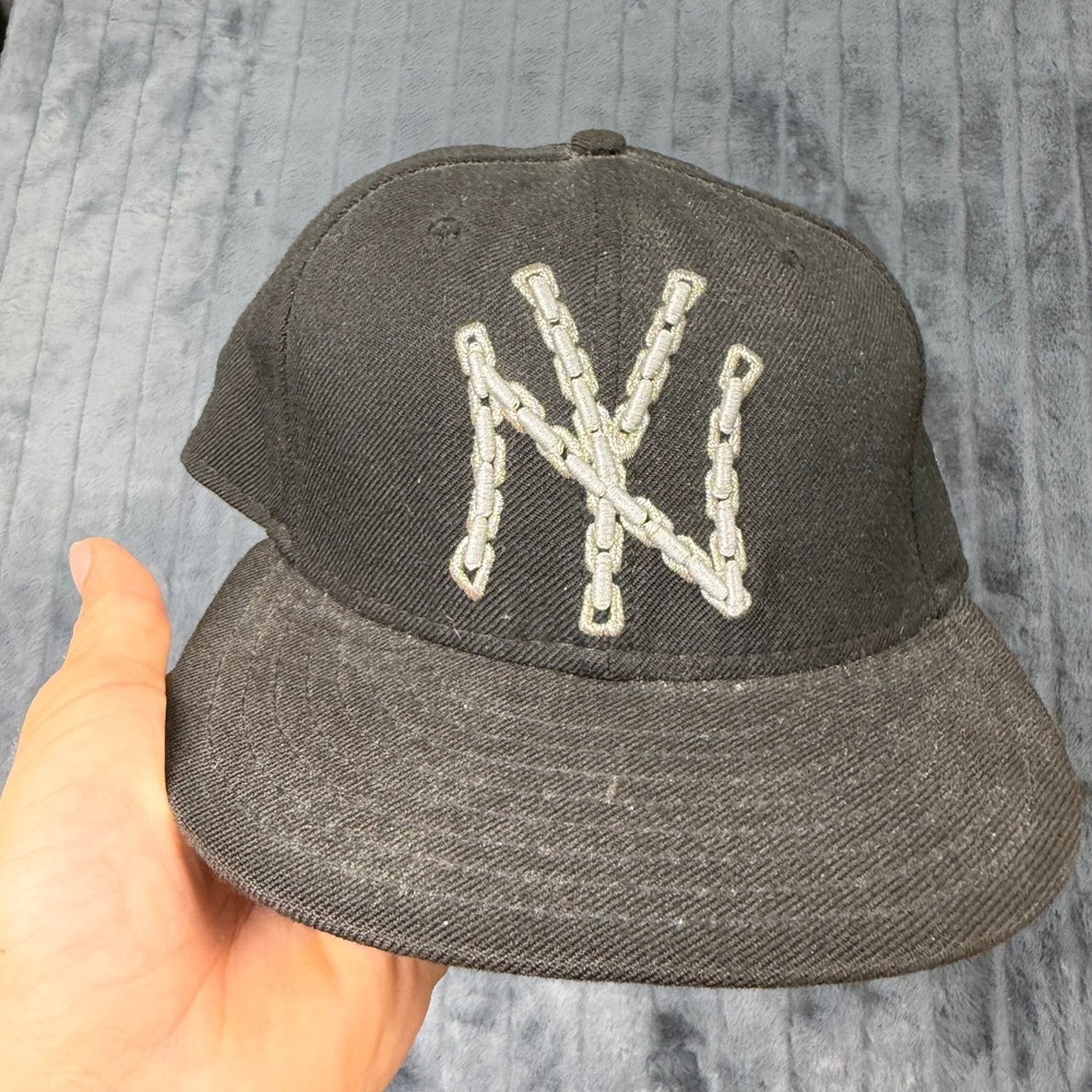 New Era 59FIFTY New York Yankees Silver Chain Logo Fitted Hat Black Size 7 1/4